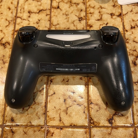 Used PS4 Controllers - Picture 6 of 6